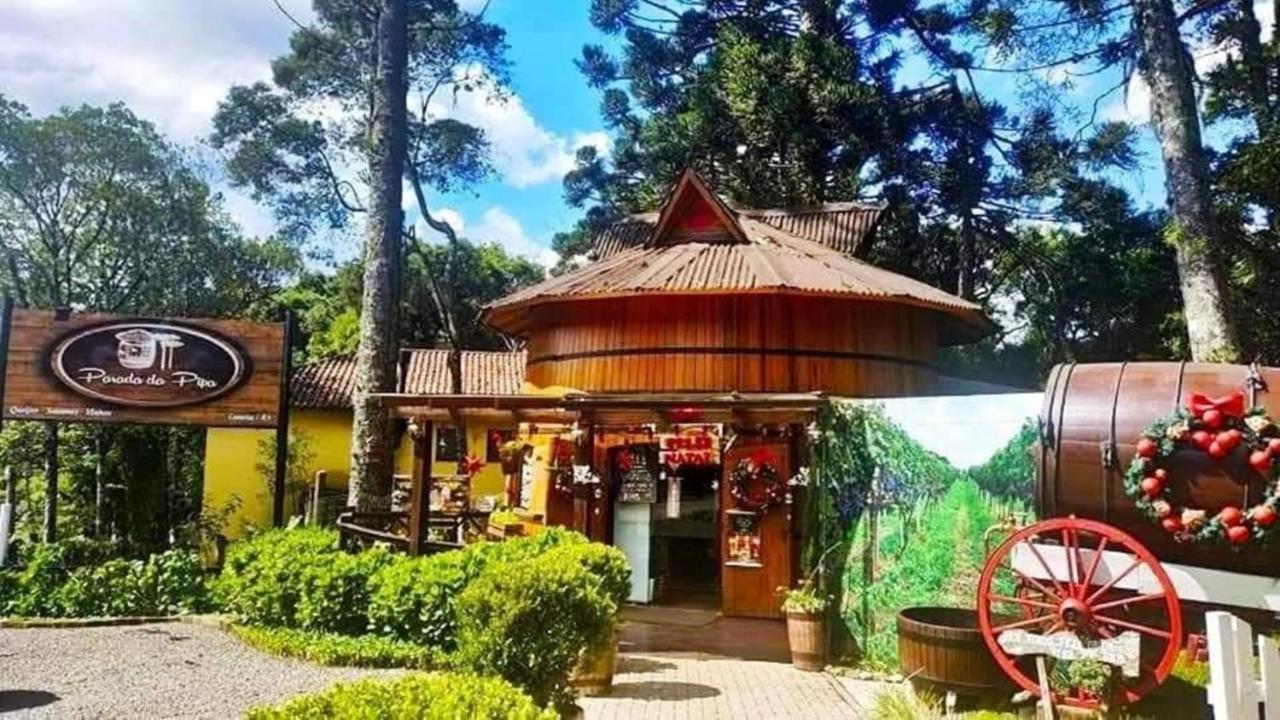 Chale Tematico Em Pipa De Vinho - Parada Da Pipa Chales Canela Kültér fotó